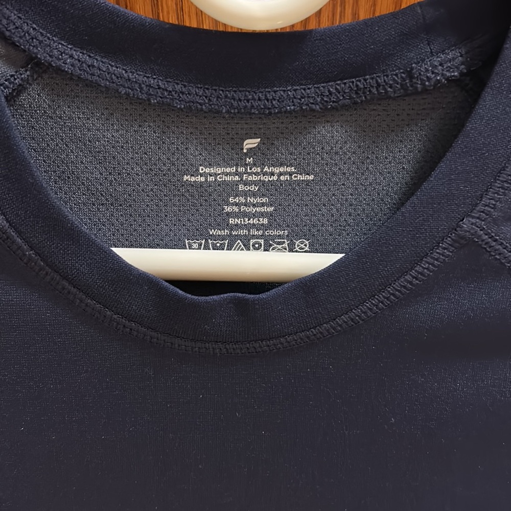 Fabletics athletic shirt. - Picture 3 of 4